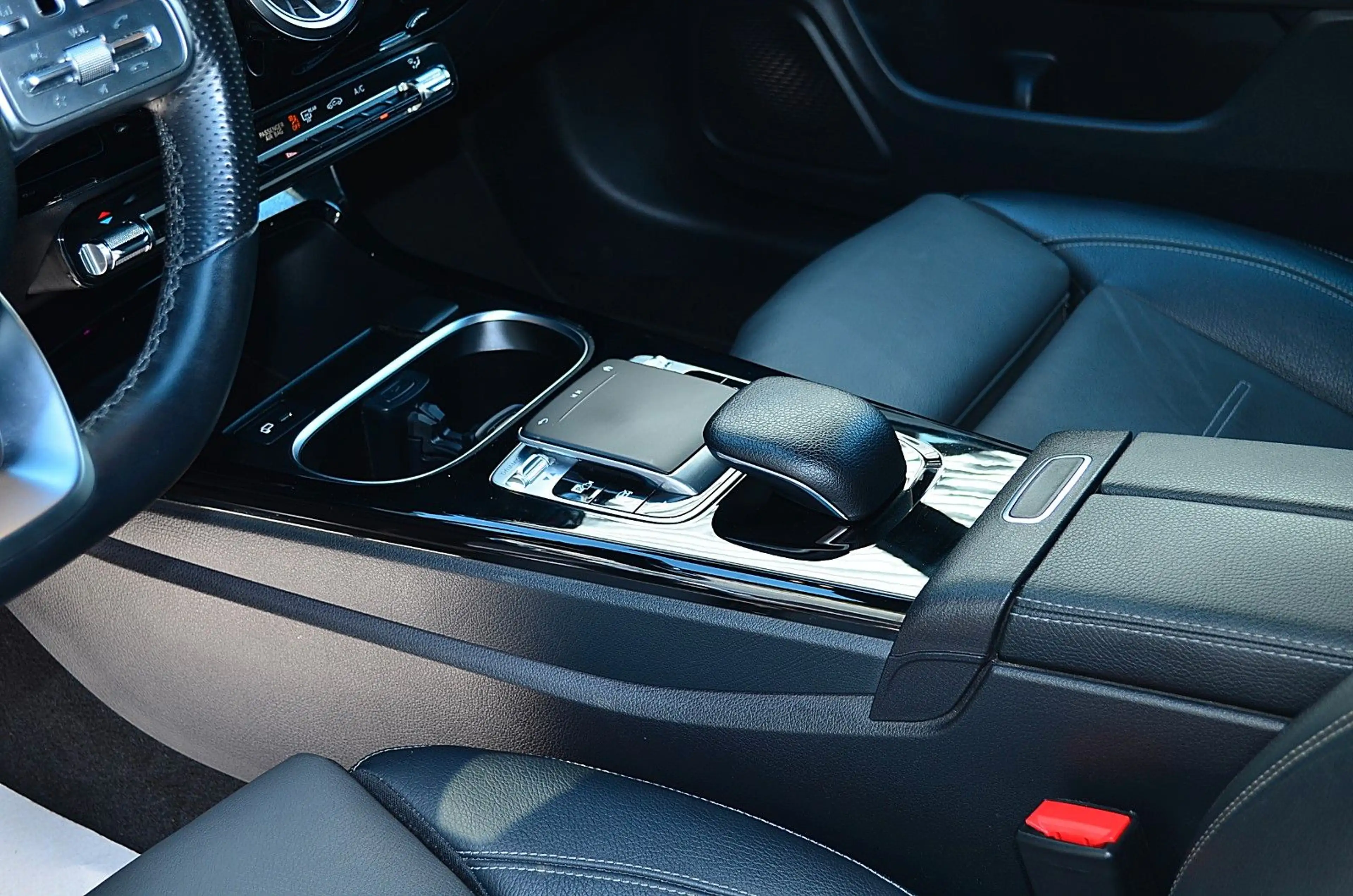 Mercedes-Benz CLA 220 4Matic AMG line — photo 14
