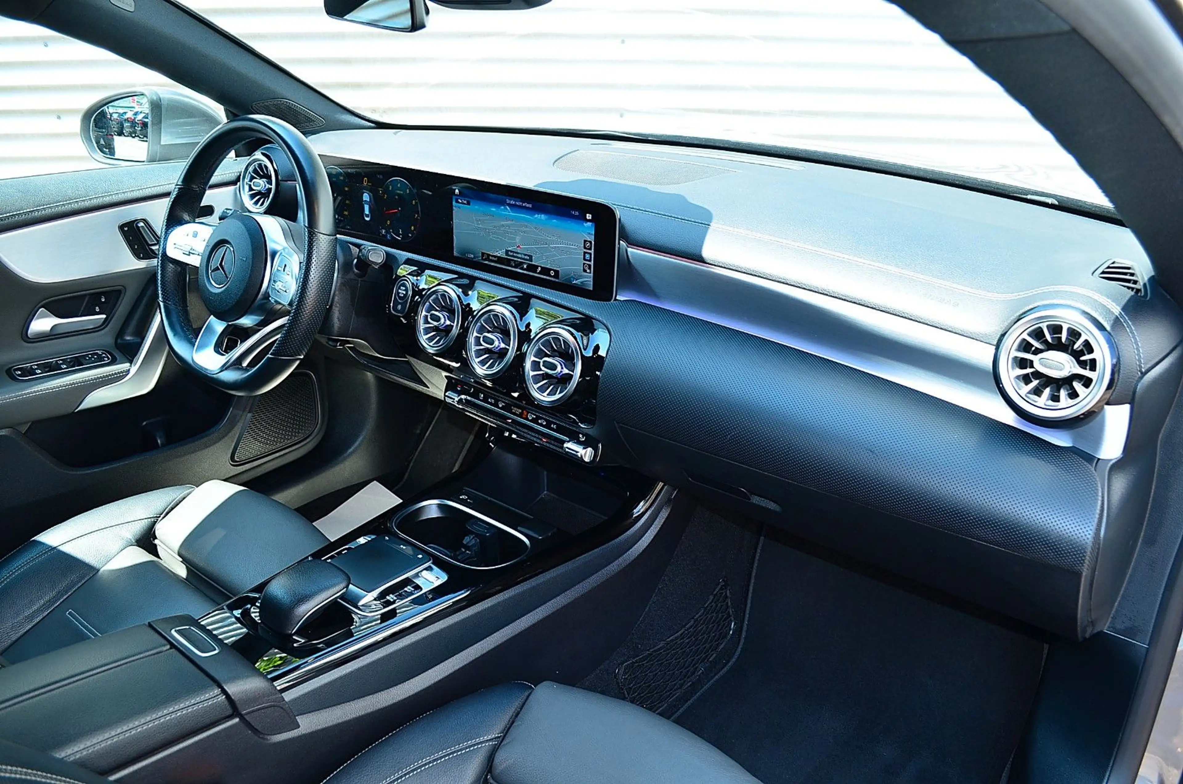 Mercedes-Benz CLA 220 4Matic AMG line — photo 12