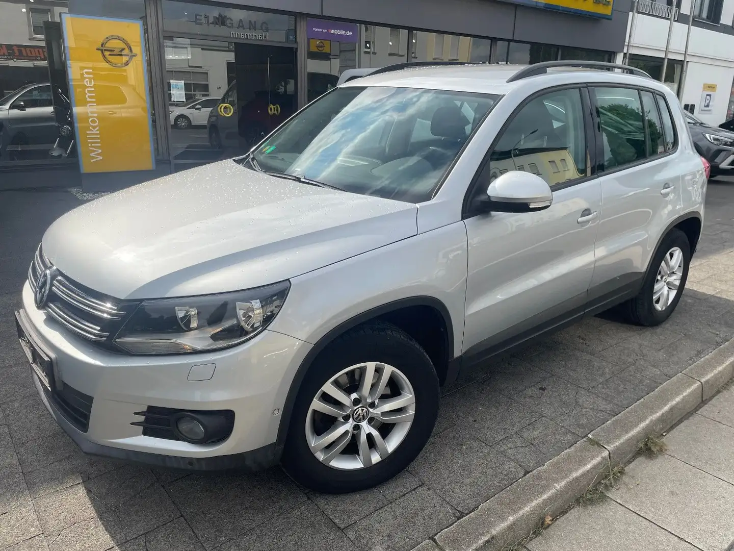 Volkswagen Tiguan Trend & Fun BMT 1.Hand +GARANTIE+ Silber - 1