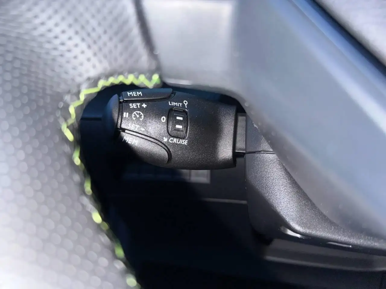Peugeot 208 1.2 Hybrid 48V GT, миниатюра 19