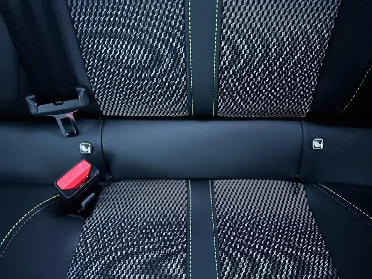 Peugeot 208 1.2 Hybrid 48V GT, миниатюра 18