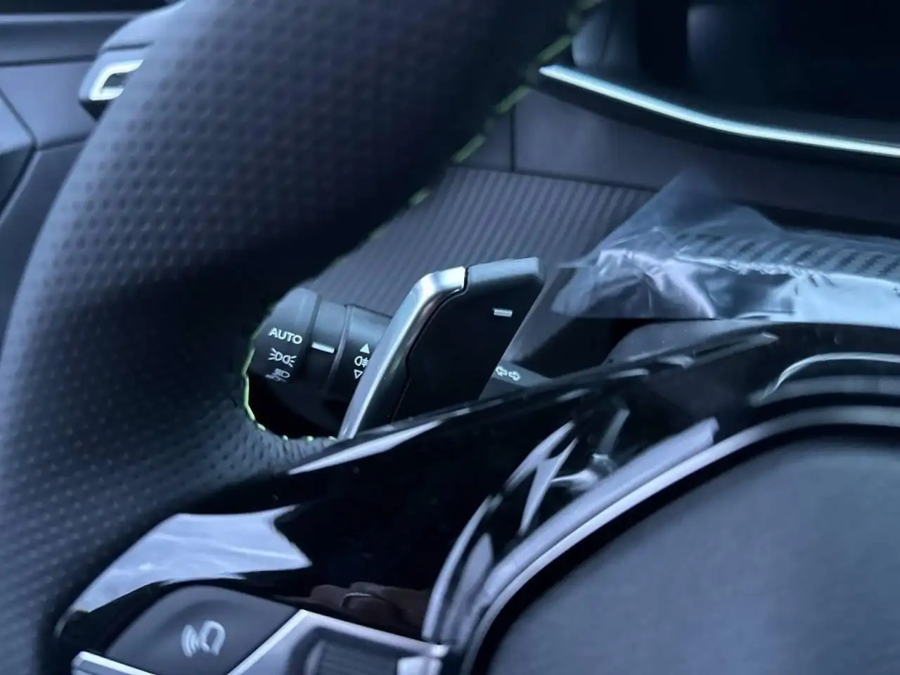 Peugeot 208 1.2 Hybrid 48V GT, миниатюра 20