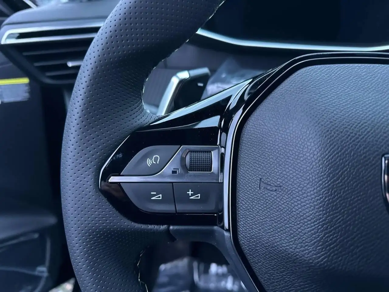 Peugeot 208 1.2 Hybrid 48V GT, миниатюра 21