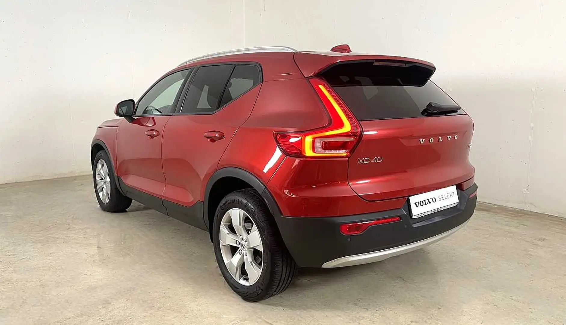 Volvo XC40 Momentum, T3 Micro Hybrid Rosso - 2