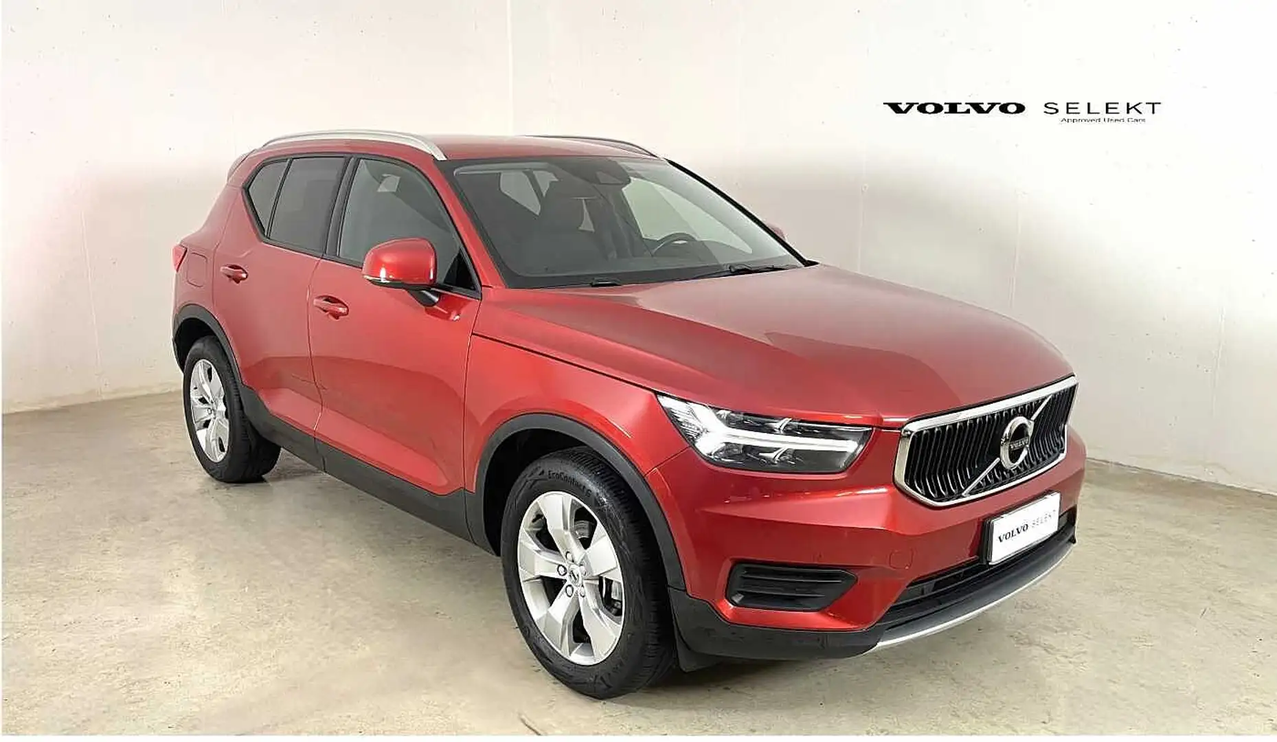 Volvo XC40 Momentum, T3 Micro Hybrid Rosso - 1