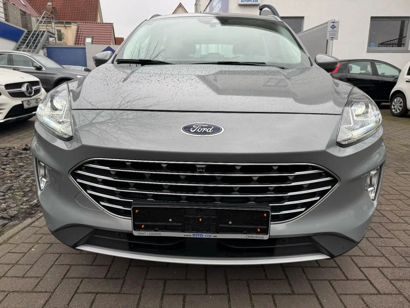Ford Kuga Titanium AUTOMATIK/AHK/LED/NAVI/KAMERA/ACC Silber - 2