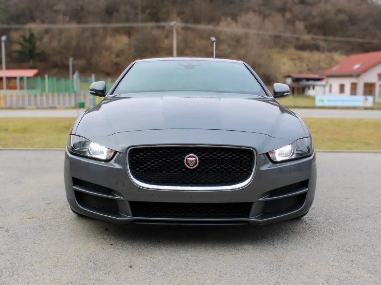 Jaguar XE XE E-Performance 2.0D Aut. Prestige Grau - 1