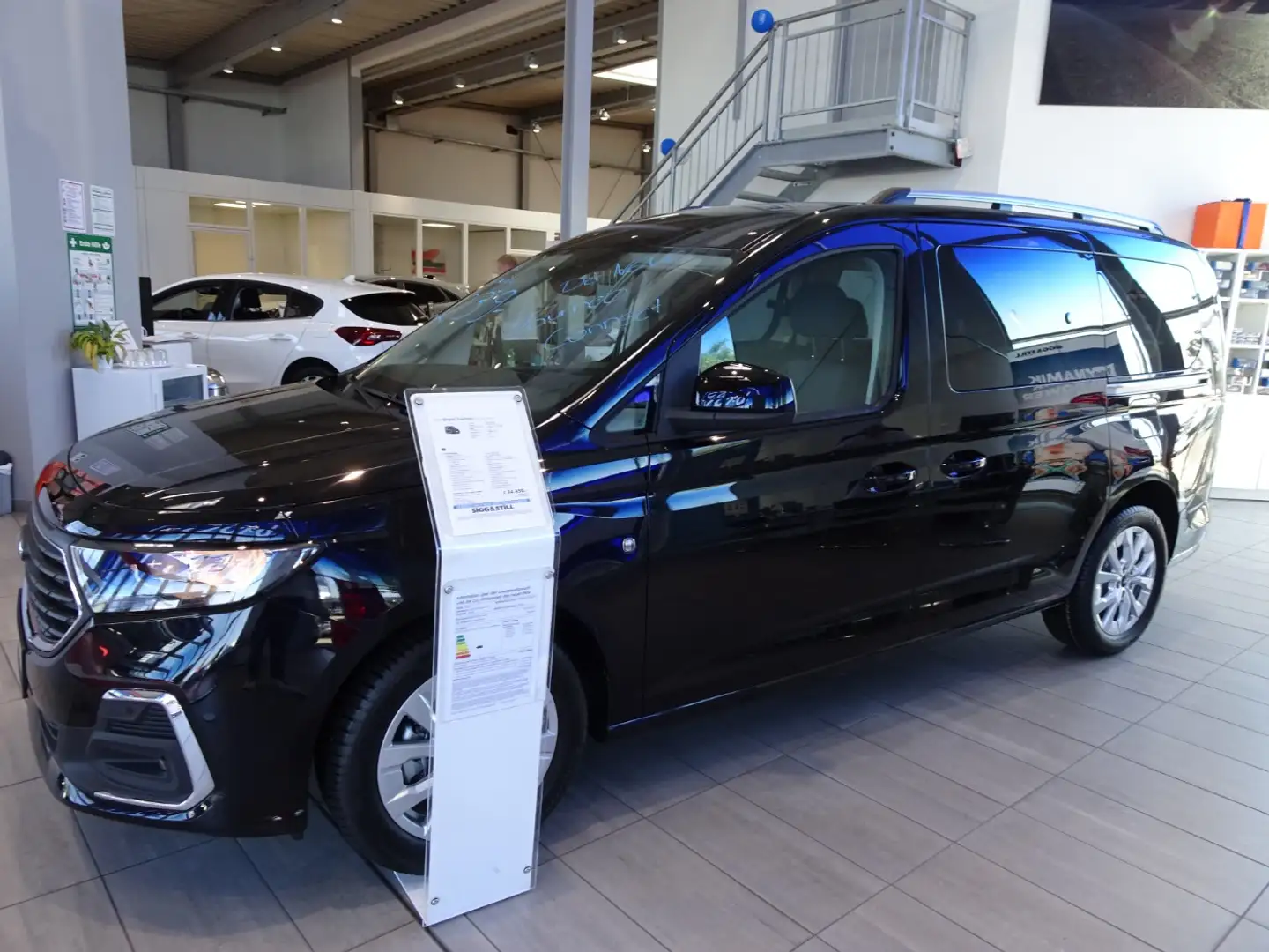 Ford Tourneo Connect Titanium L1 IACC*BLIS*KLIMAAUT Noir - 2
