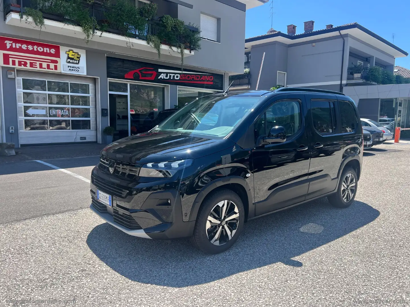 Peugeot Rifter BlueHDi 130 S&S EAT8 GT Std Zwart - 1