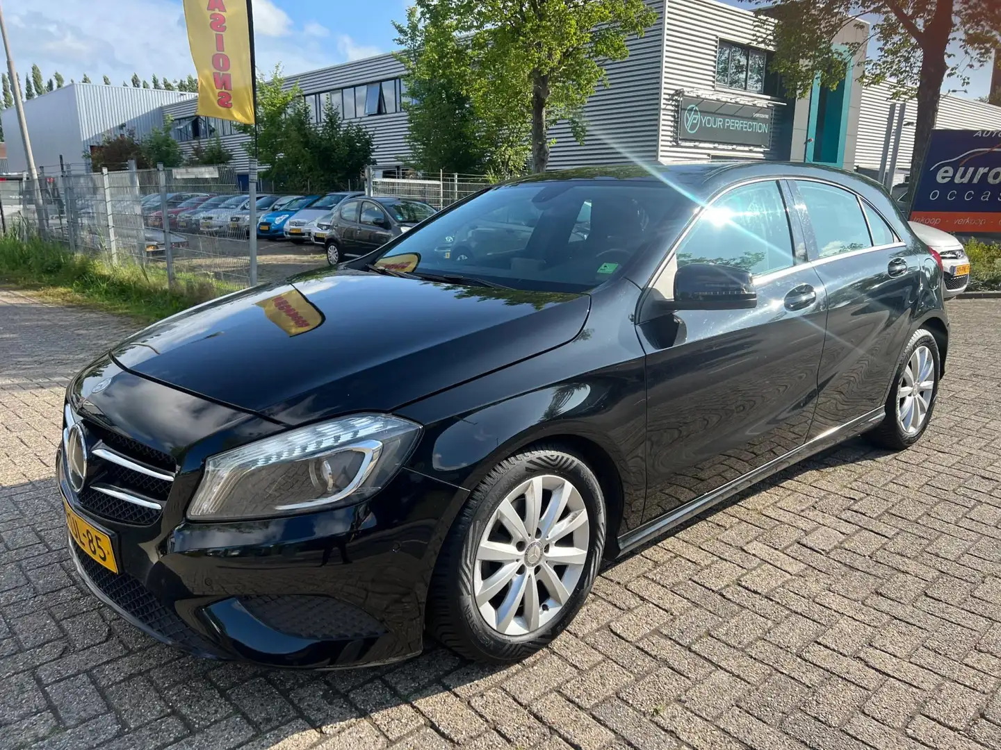 Mercedes-Benz A 180 AIRCO - NAVIGATIE - LEDER ! Zwart - 2
