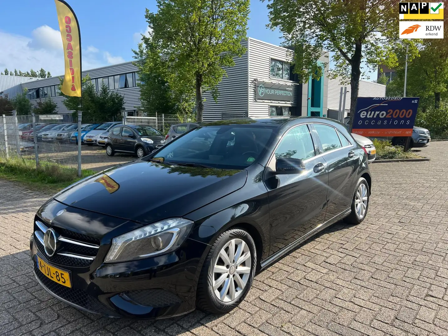 Mercedes-Benz A 180 AIRCO - NAVIGATIE - LEDER ! Zwart - 1
