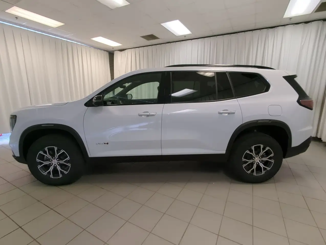 GMC Acadia снимка GMC Acadia