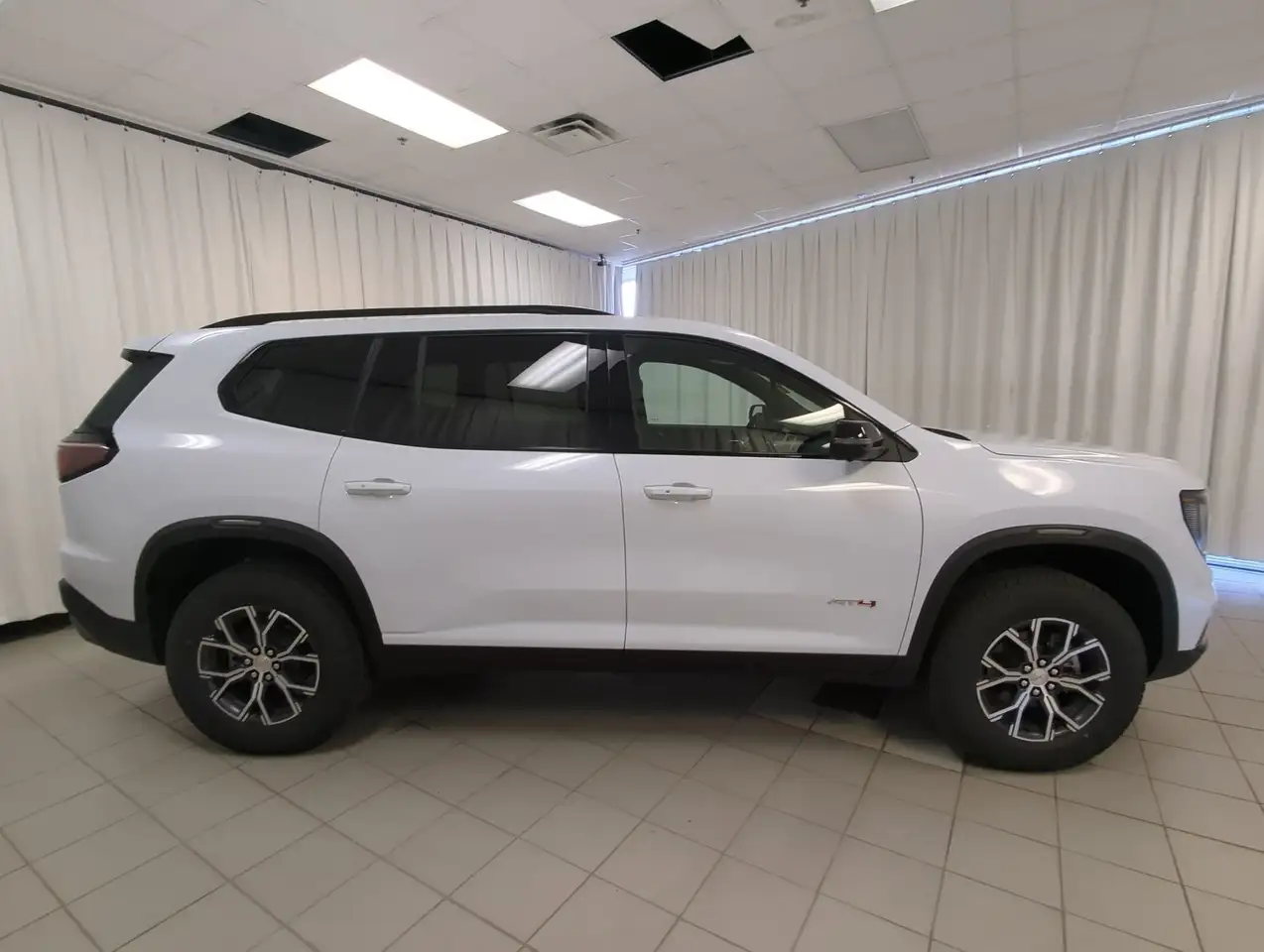 GMC Acadia снимка GMC Acadia