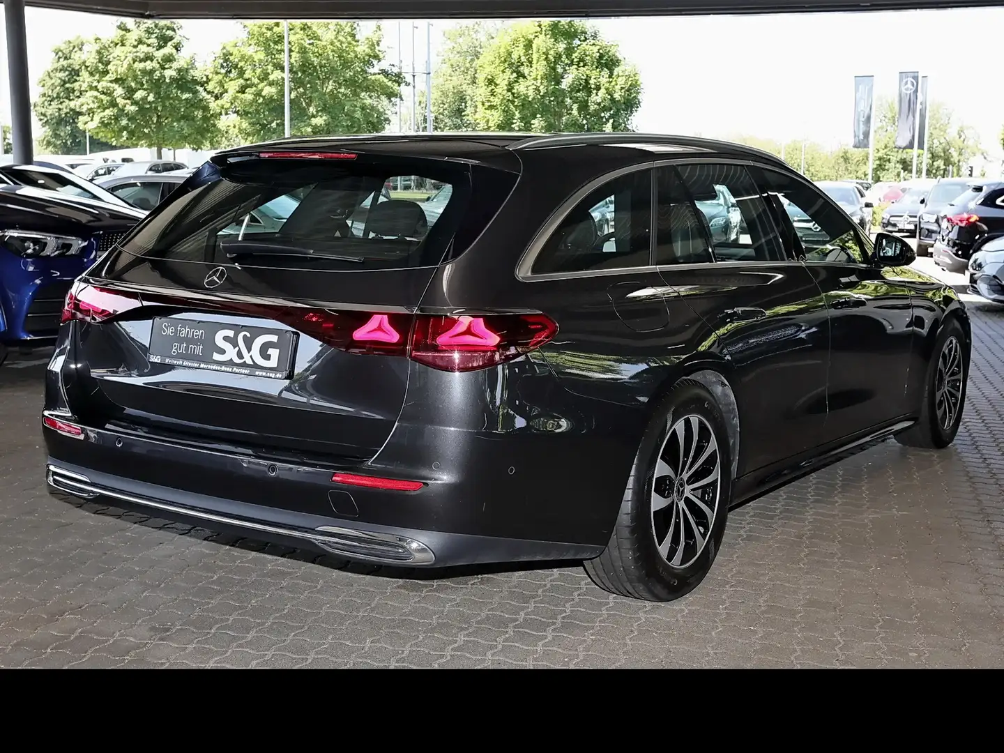 Mercedes-Benz E 220 d T AHK+DISTRONIC+KEYLESS+TOTWINKEL+KAMERA Grau - 2