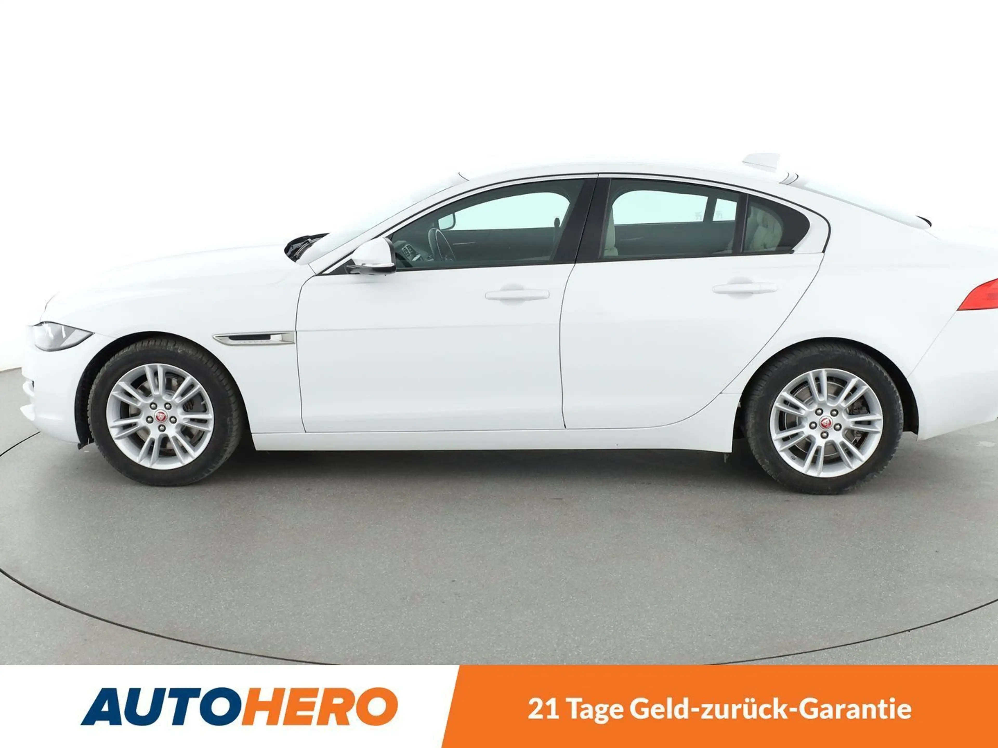 Jaguar XE 20t Pure Aut.*NAVI*TEMPO*CAM*PDC*KLIMA*GARANTIE* — photo 3