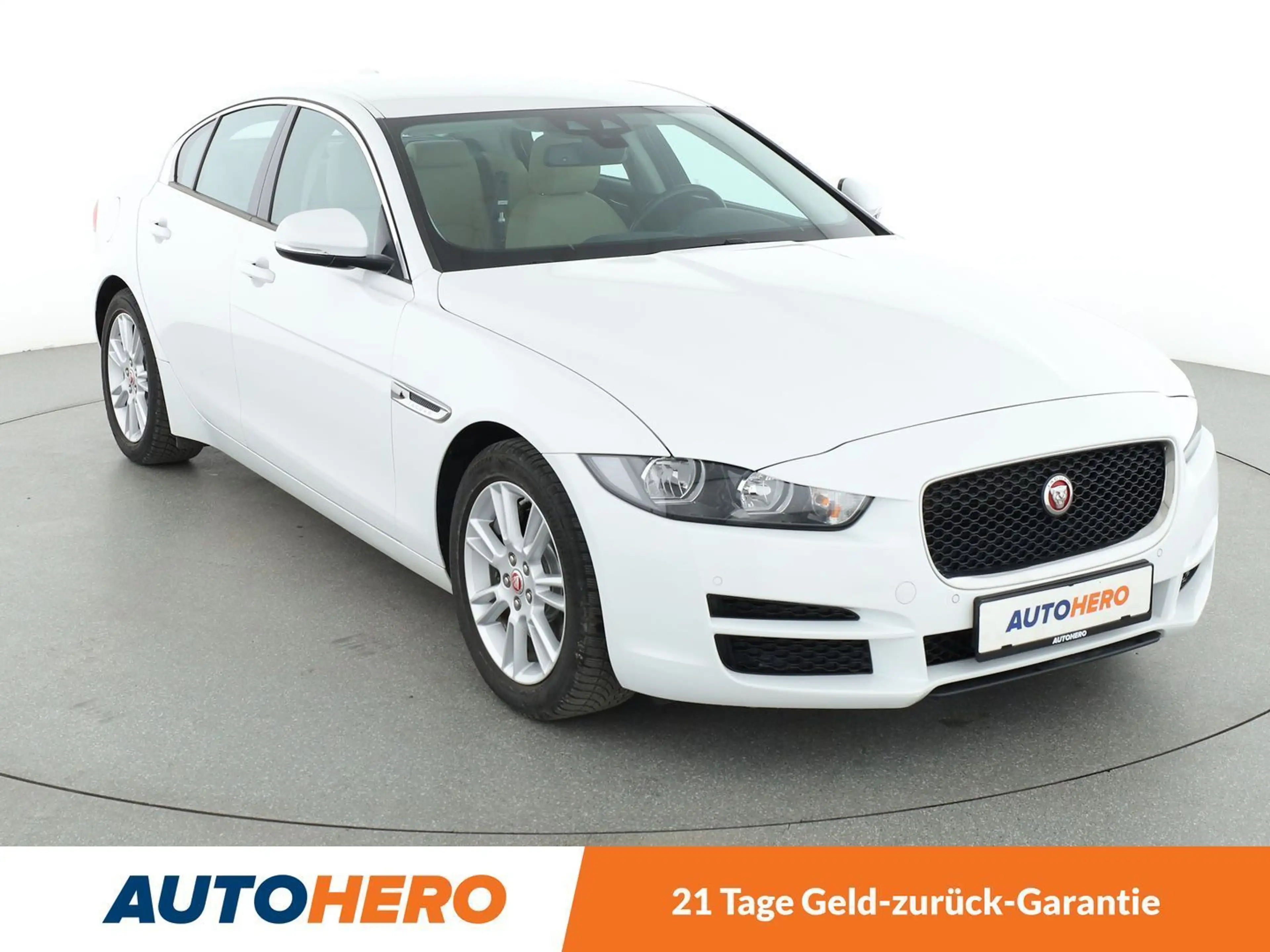 Jaguar XE 20t Pure Aut.*NAVI*TEMPO*CAM*PDC*KLIMA*GARANTIE* — photo 8