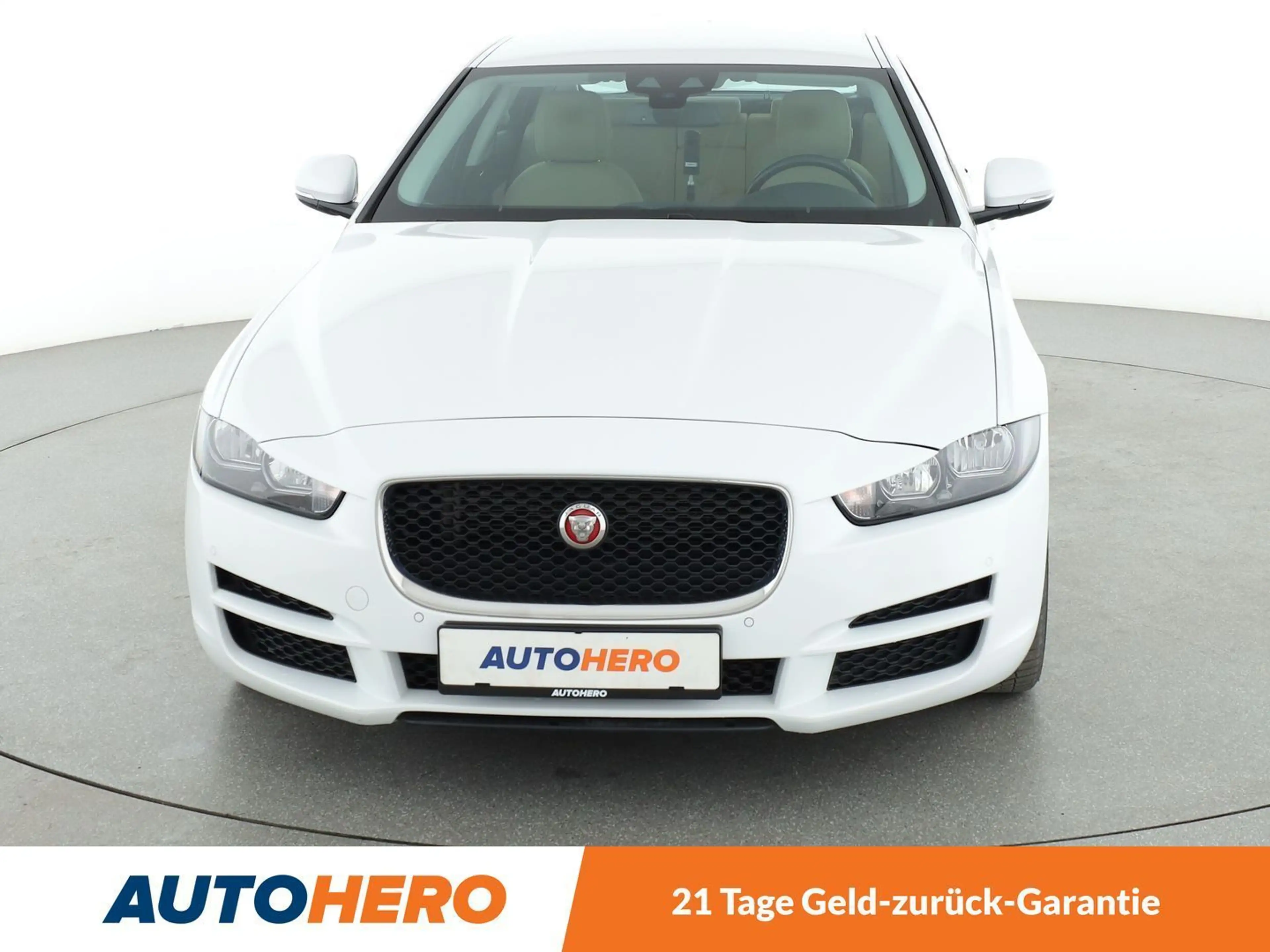 Jaguar XE 20t Pure Aut.*NAVI*TEMPO*CAM*PDC*KLIMA*GARANTIE* — photo 9
