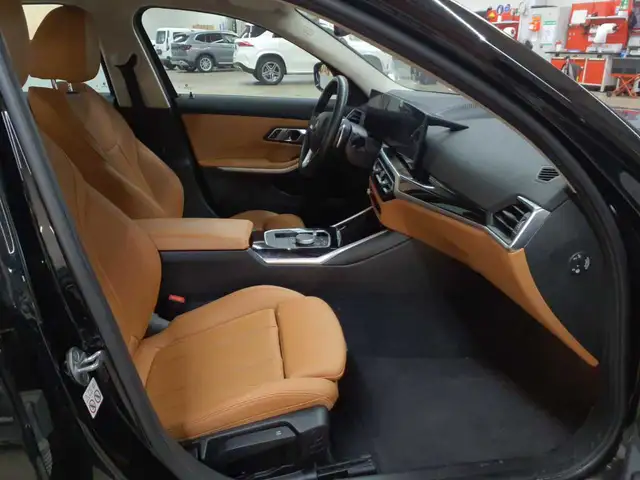 BMW 3 Series view 5