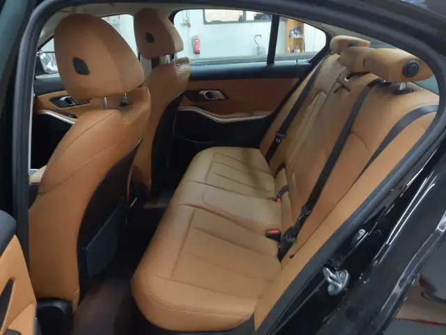 BMW 3 Series view 10