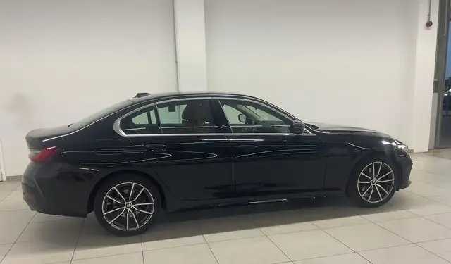 BMW 3 Series view 3