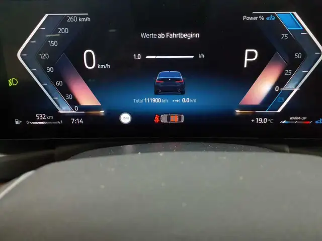 BMW 3 Series view 8