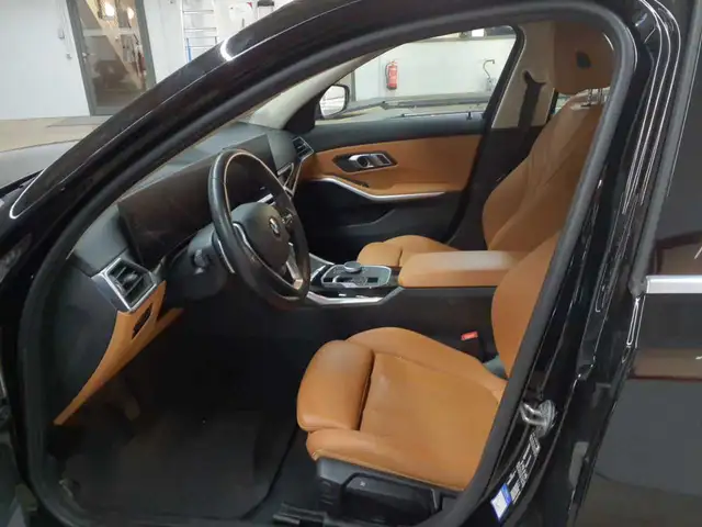 BMW 3 Series view 4