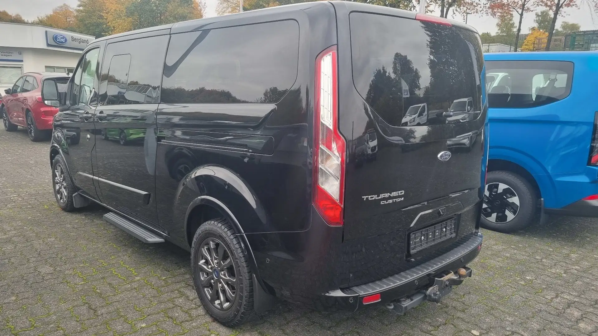 Ford Tourneo Custom Titanium X 320 L2 Negro - 2