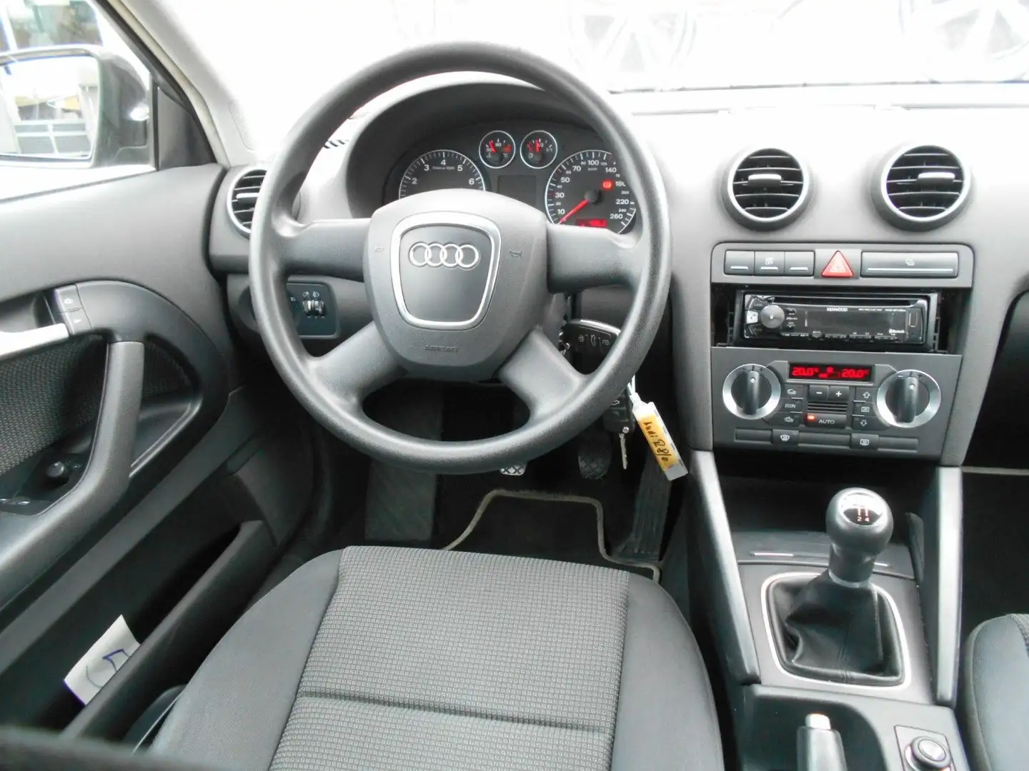 Audi A3 1.6 Attraction KLIMAAUTOMATIC Grau - 2