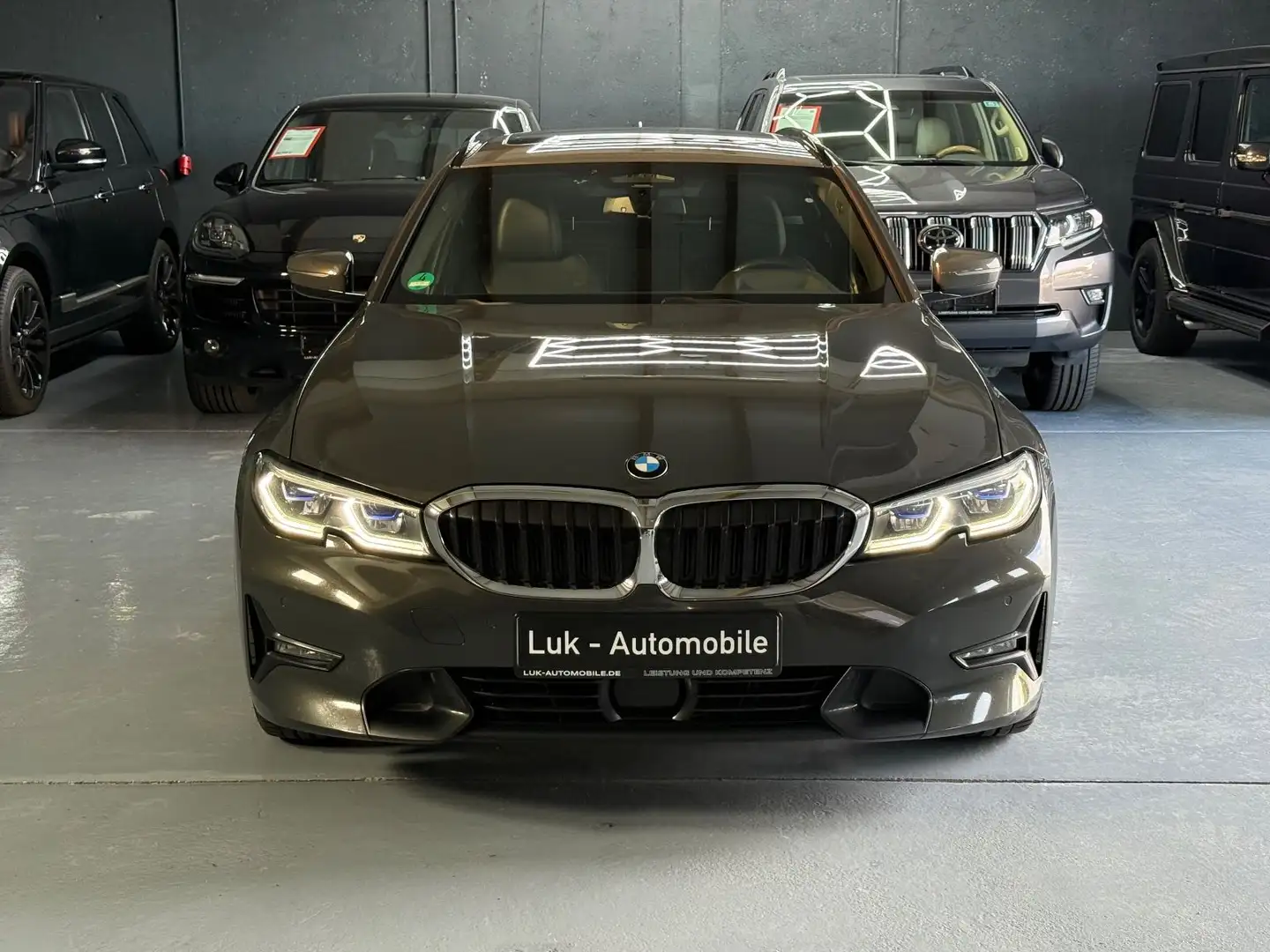 BMW 320 d xDrive Sport Line°PANO°H&K°Hud°LaserLicht Grau - 1