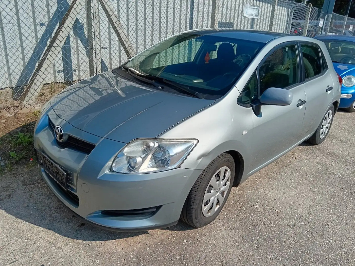 Toyota Auris Basis Argent - 1
