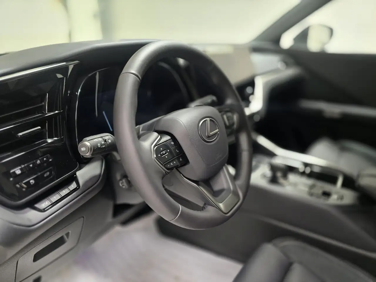 Lexus TX снимка Lexus TX