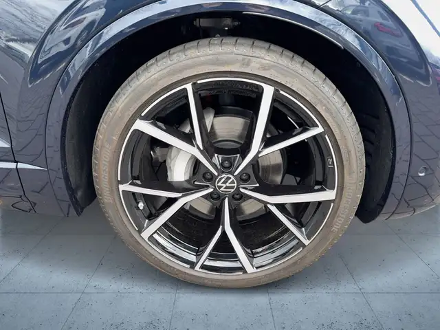 Volkswagen Touareg view 7