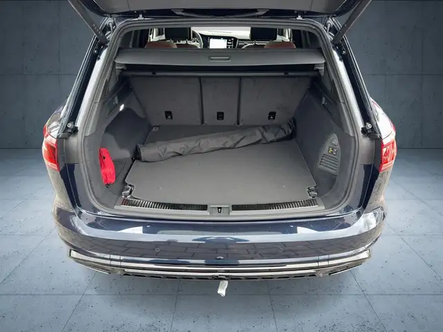 Volkswagen Touareg view 13