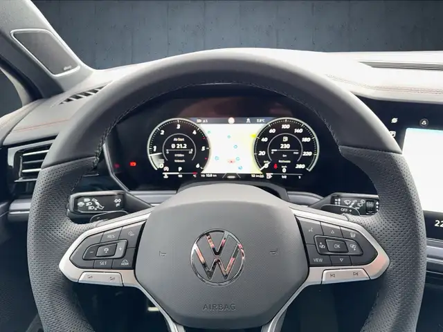 Volkswagen Touareg view 10