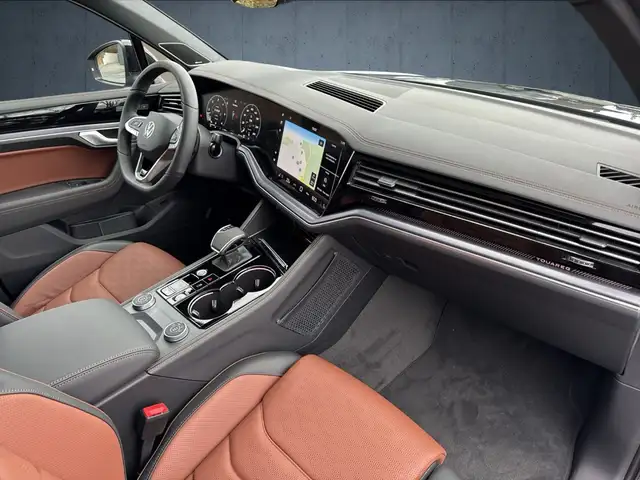 Volkswagen Touareg view 14