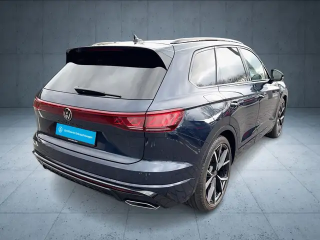 Volkswagen Touareg view 5