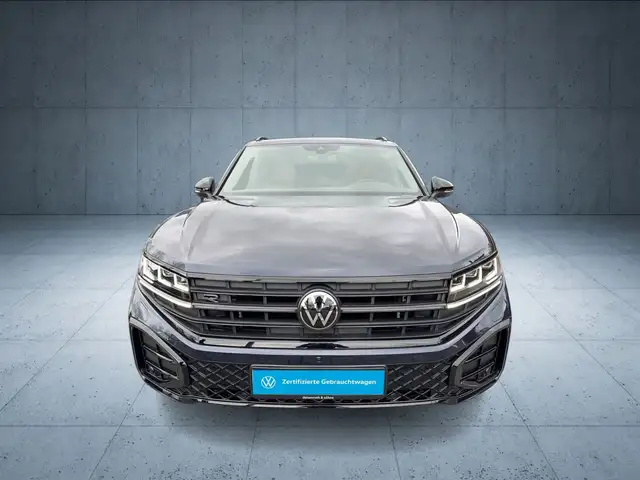 Volkswagen Touareg view 8