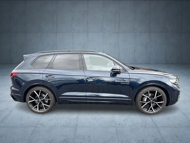 Volkswagen Touareg view 6