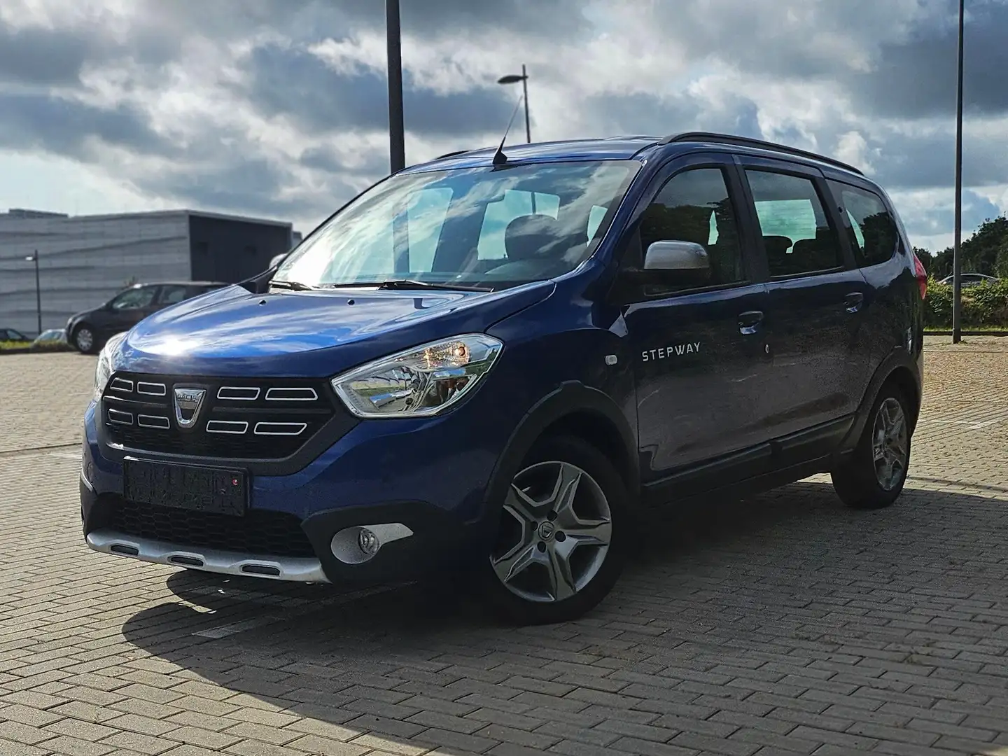 Dacia Lodgy TCe 130 GPF (7-Sitzer) Stepway NAVI KAMERA Albastru - 1
