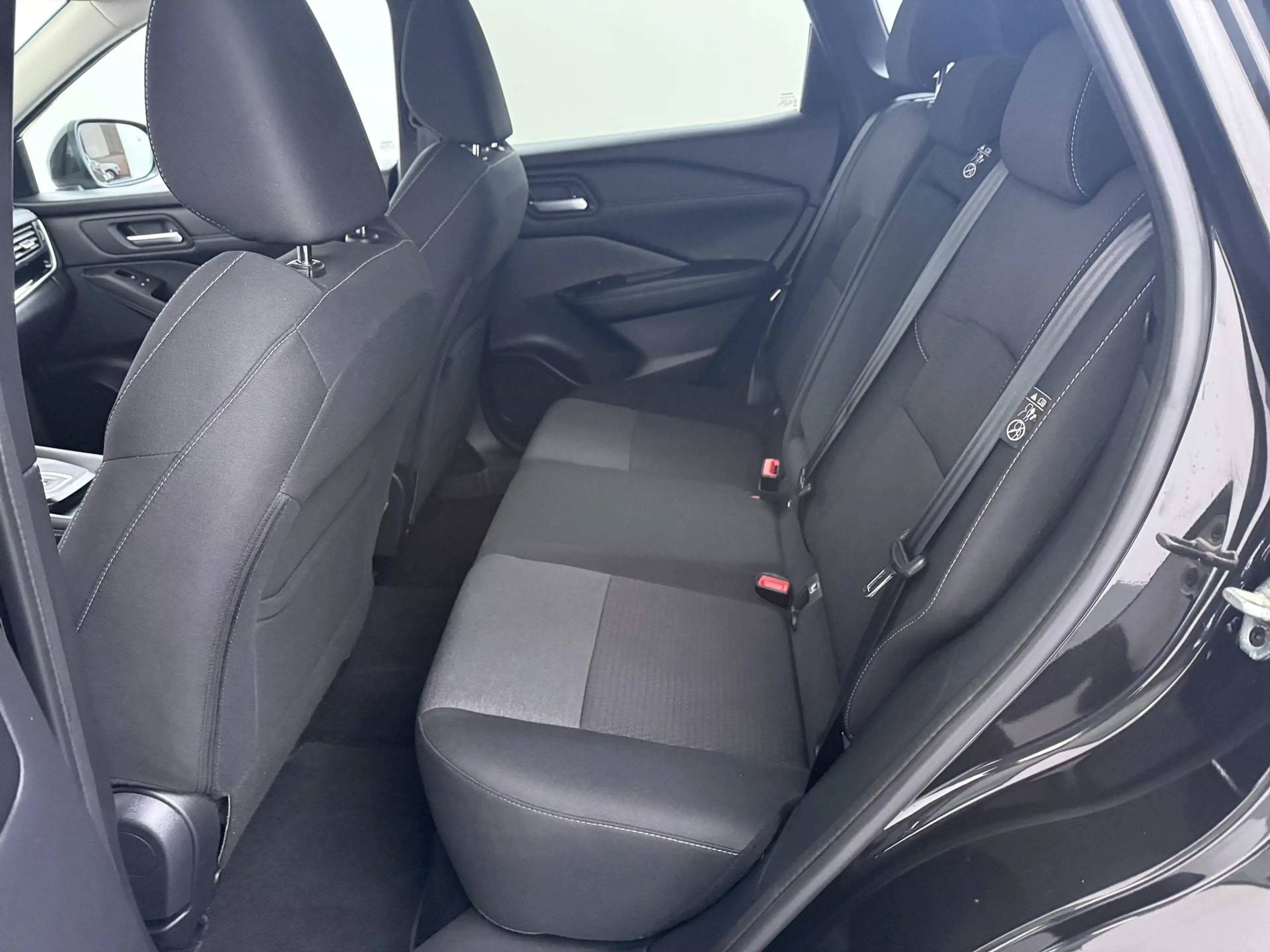 Nissan Qashqai 1.3 MHEV Xtronic N-Connecta | AUTOMAAT | Panoramad — photo 14