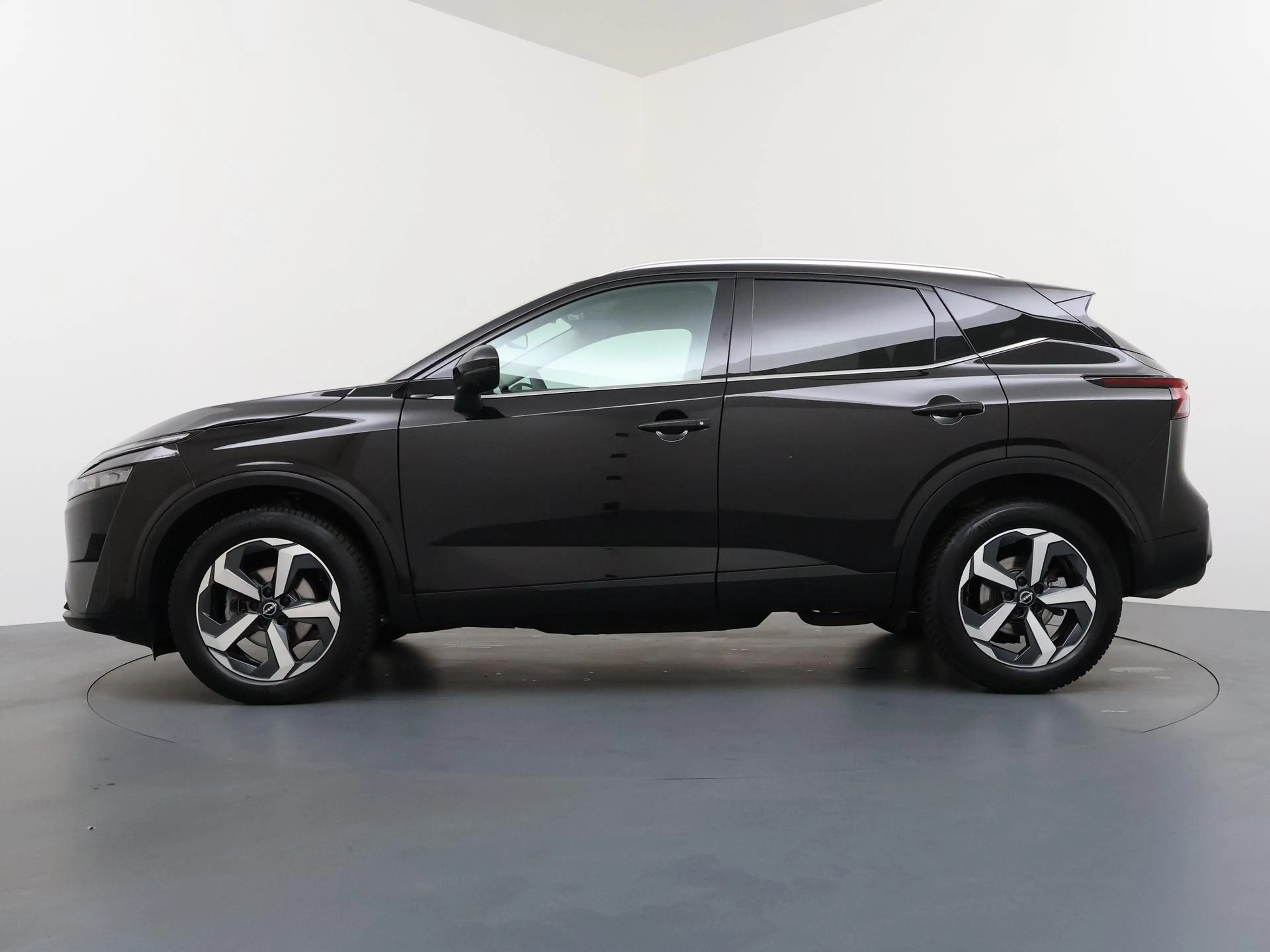 Nissan Qashqai 1.3 MHEV Xtronic N-Connecta | AUTOMAAT | Panoramad — photo 2