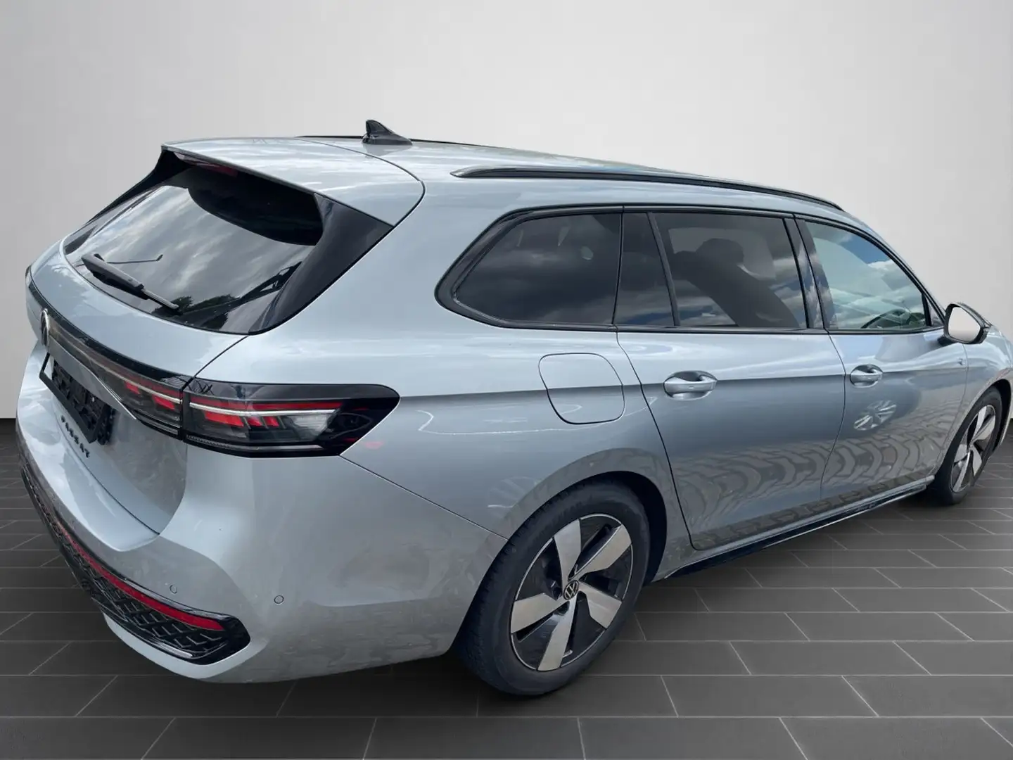 Volkswagen Passat Variant 2.0 TDI R-Line DSG/NAVI/AreaView/ Silber - 2