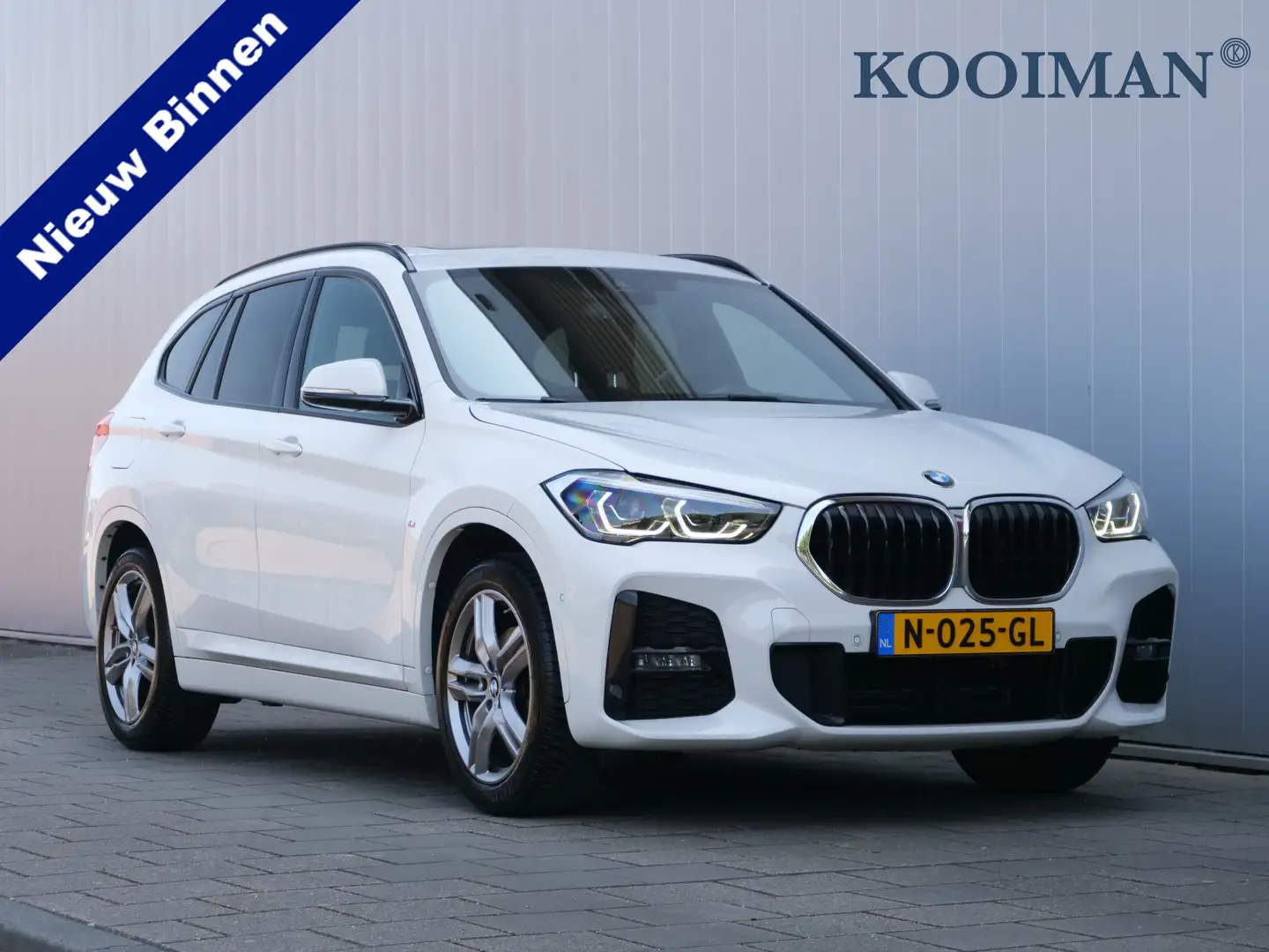 BMW X1 sDrive18i 141pk High Executive M-Pakket Automaat S Wit - 1