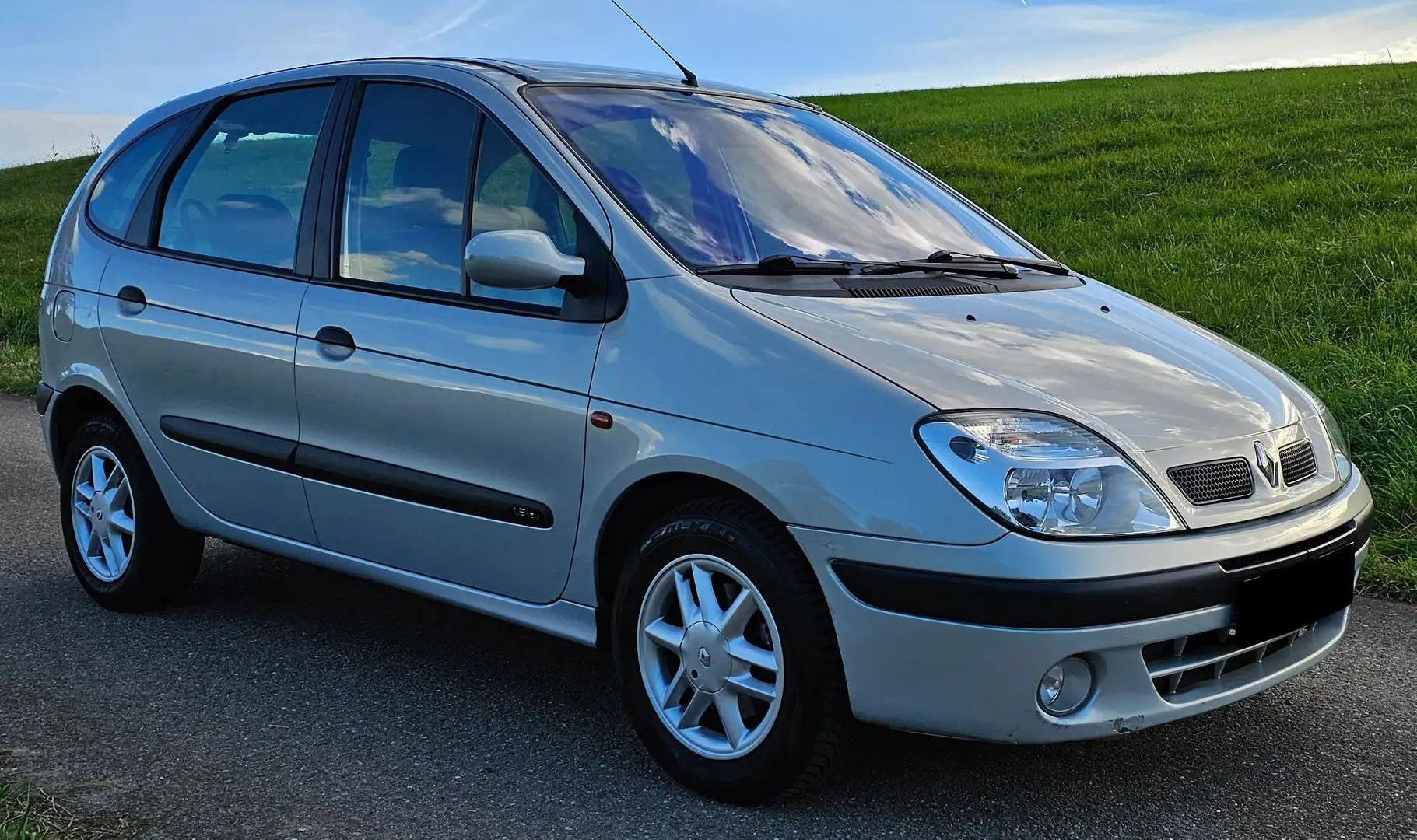Renault Scenic 1.6 16V Grau - 2