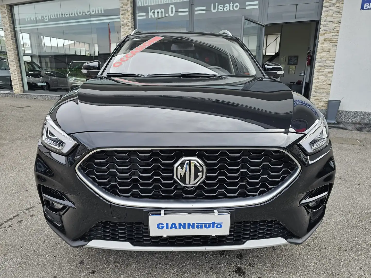 MG ZS 1.0 Luxury auto **AUTOMATICA** Nero - 2