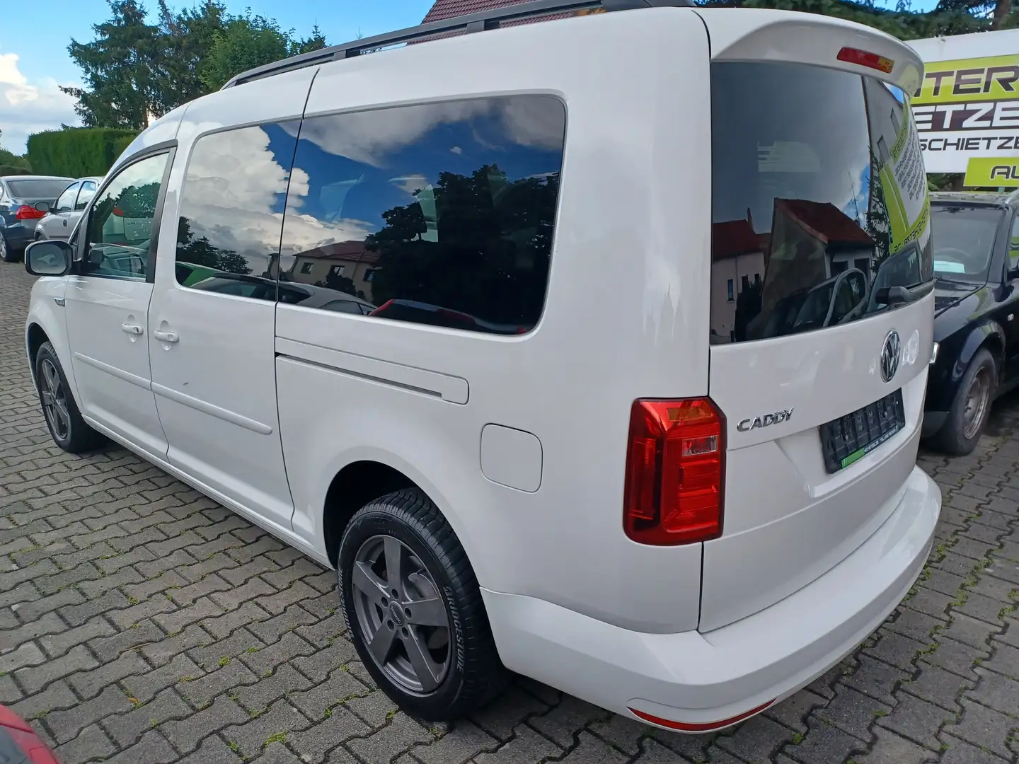 Volkswagen Caddy Maxi Comfortline 2.0 TDI BMT *1.Hand*Navi*Kamera* Weiß - 2