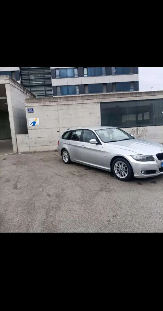 BMW 320 320d DPF Touring Aut. - 1