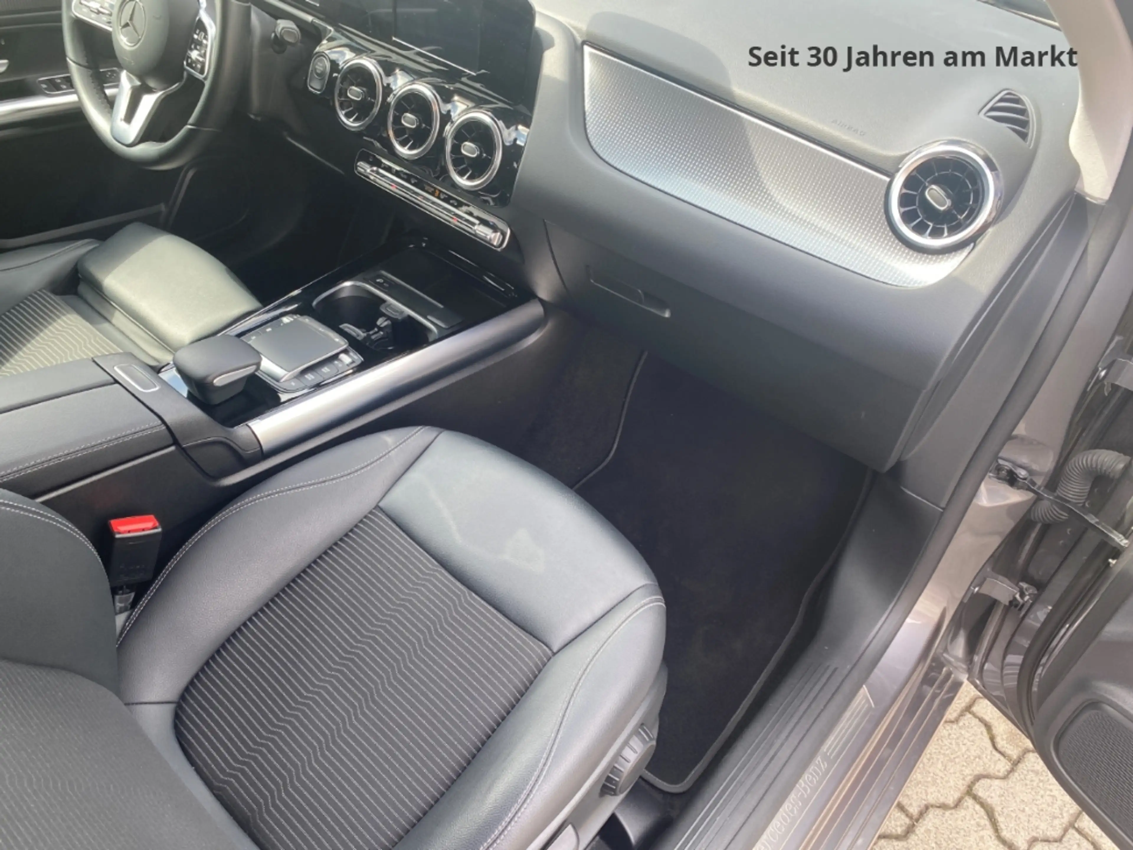 Mercedes-Benz B 250 E, LED, SH, PDC, Navi, WKR,1.Hand, Kamera, Alus, — photo 12