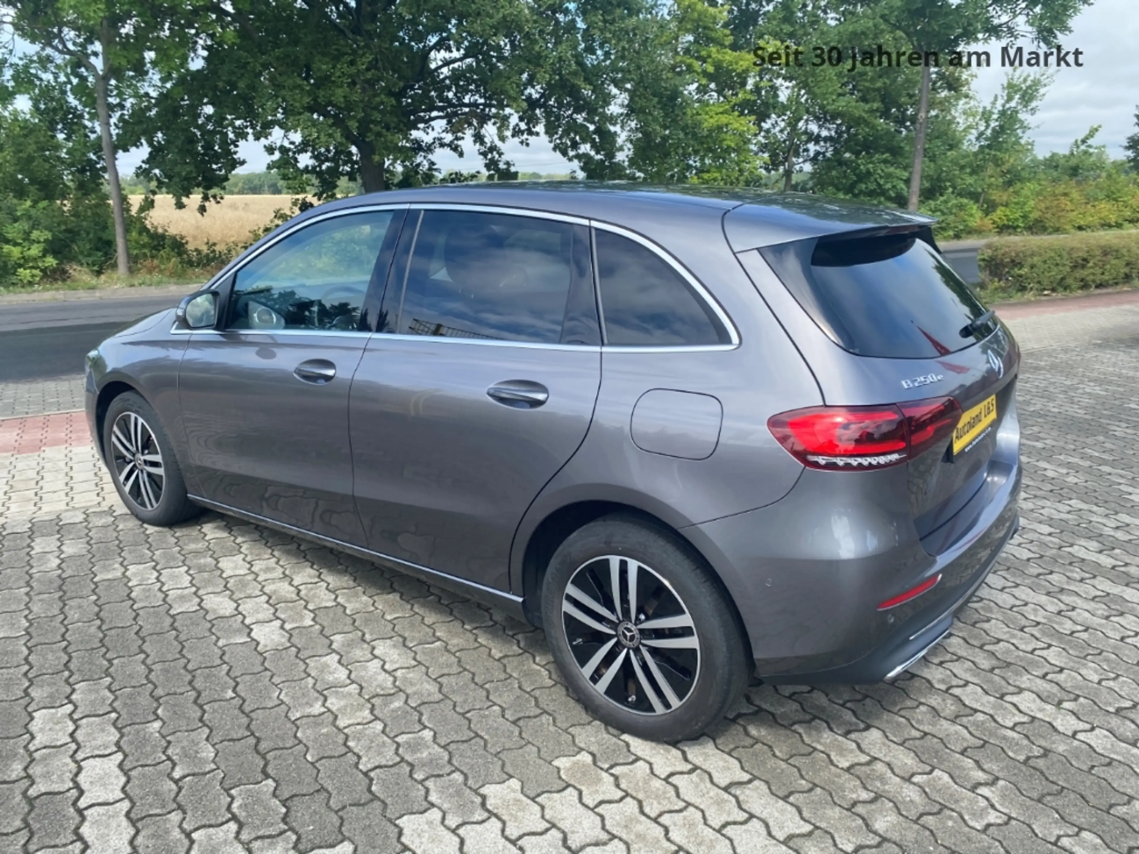 Mercedes-Benz B 250 E, LED, SH, PDC, Navi, WKR,1.Hand, Kamera, Alus, — photo 2