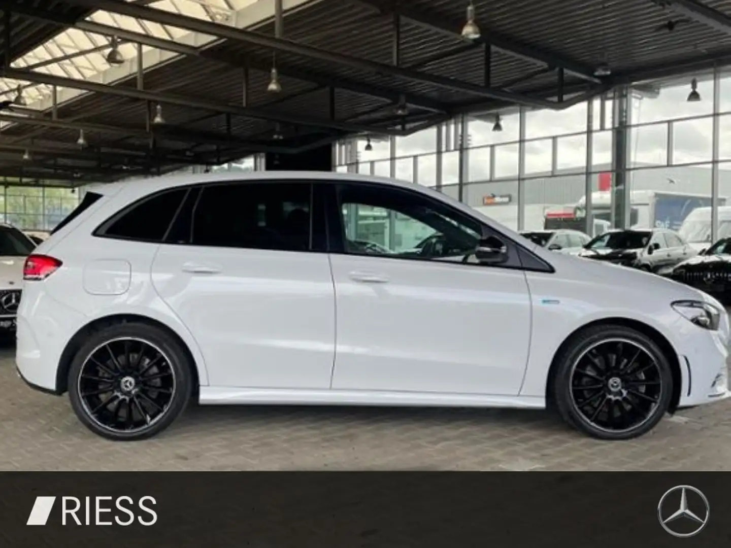 Mercedes-Benz B 250 e AMG+Night+R-Kam+LED Multib+el.Heckkl+Amb Weiß - 2